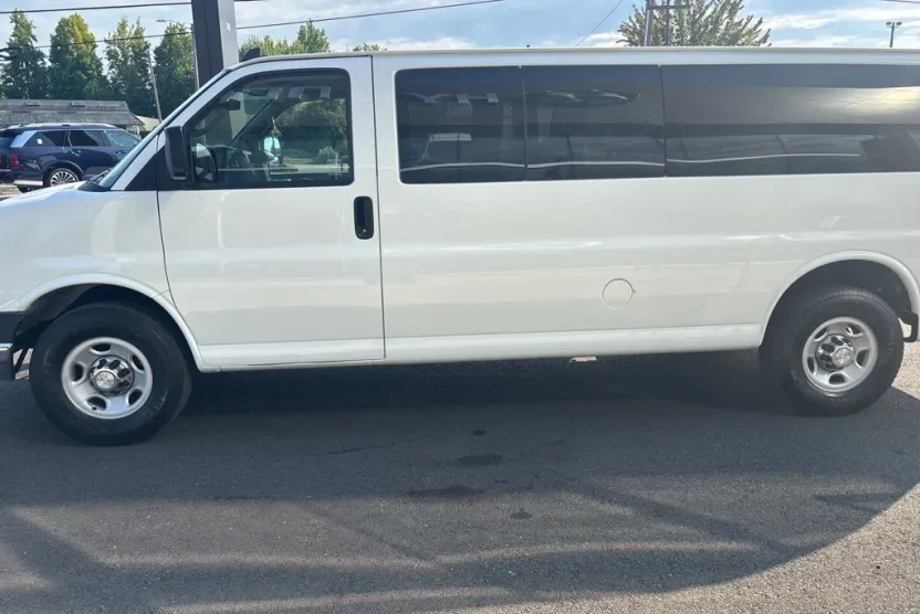 2016 Chevrolet Express 3500 Passenger Van photo 1