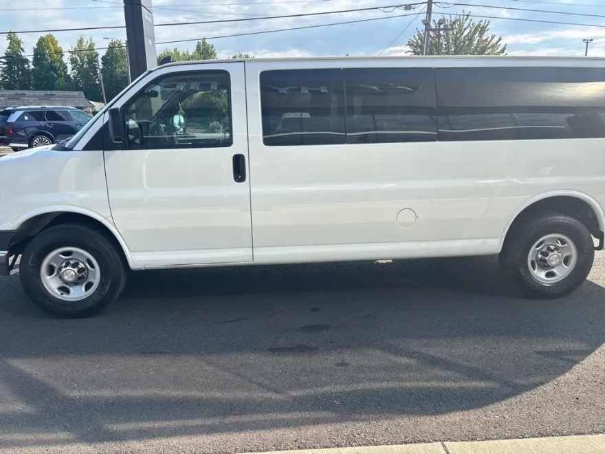2016 Chevrolet Express 3500 Passenger Van photo 1
