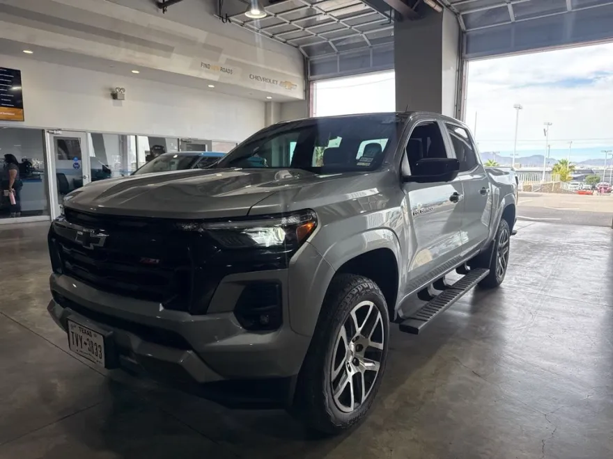2024 Chevrolet Colorado Z71 photo 1