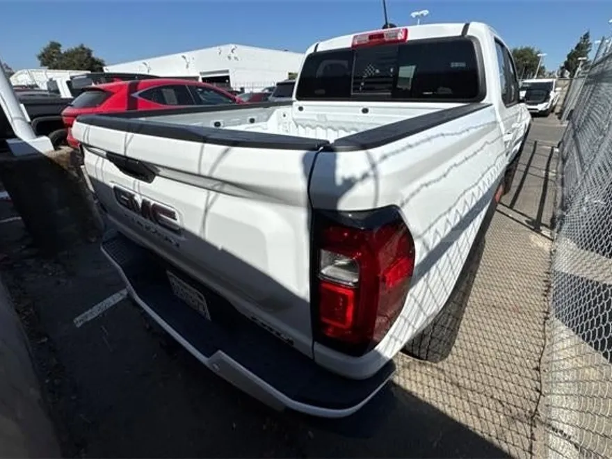 2024 Gmc Canyon AT4 photo 1