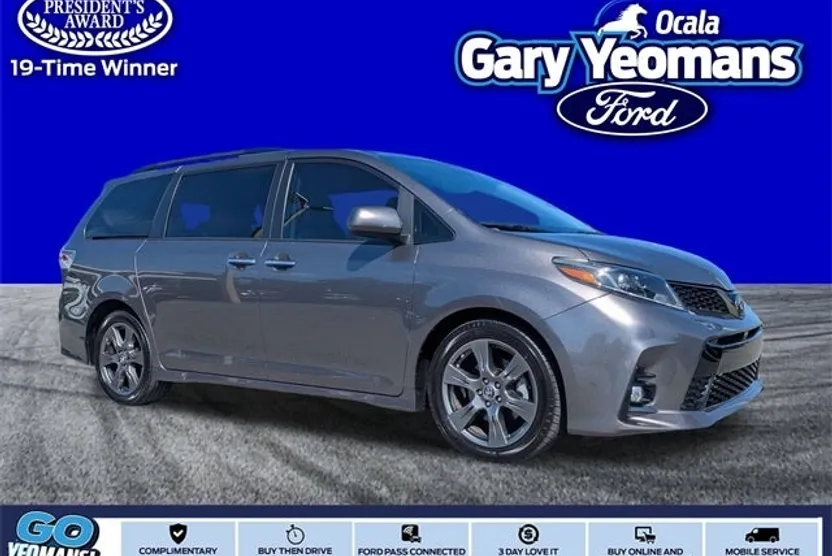 2019 Toyota Sienna SE photo 1