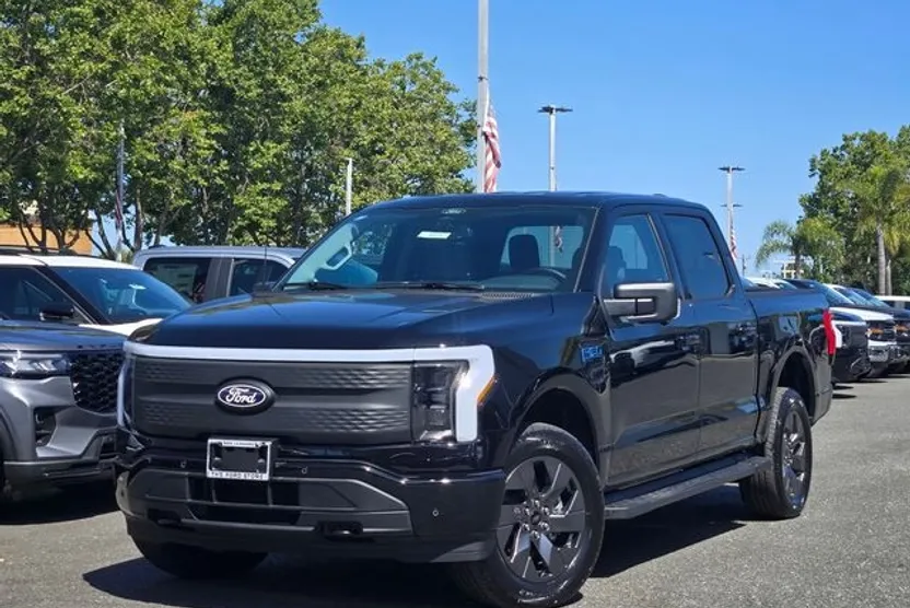 2025 Ford F-150 Lightning photo 1