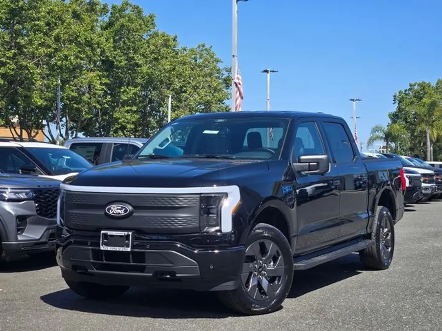 2025 Ford F-150 Lightning photo 1