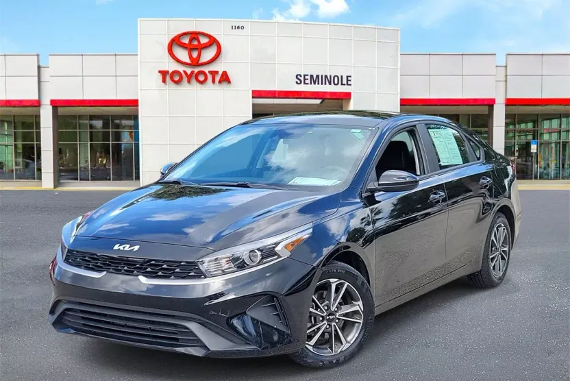 2024 Kia Forte LXS photo 1