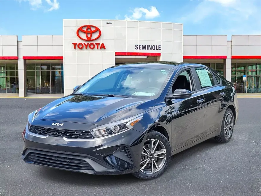 2024 Kia Forte LXS photo 1