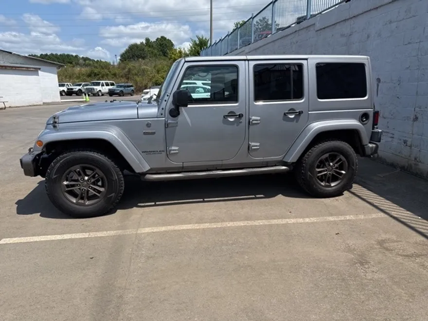 2016 Jeep Wrangler Unlimited Sahara photo 1