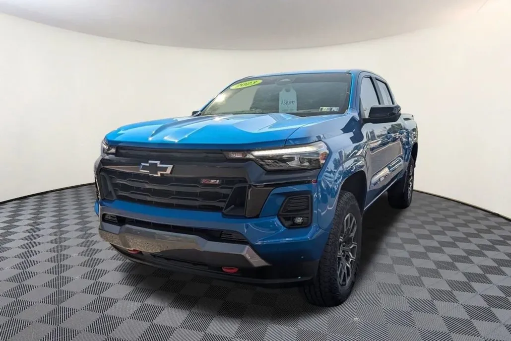 2023 Chevrolet Colorado Z71 photo 1