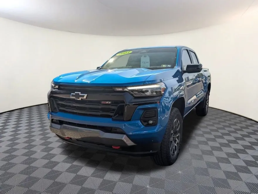 2023 Chevrolet Colorado Z71 photo 1