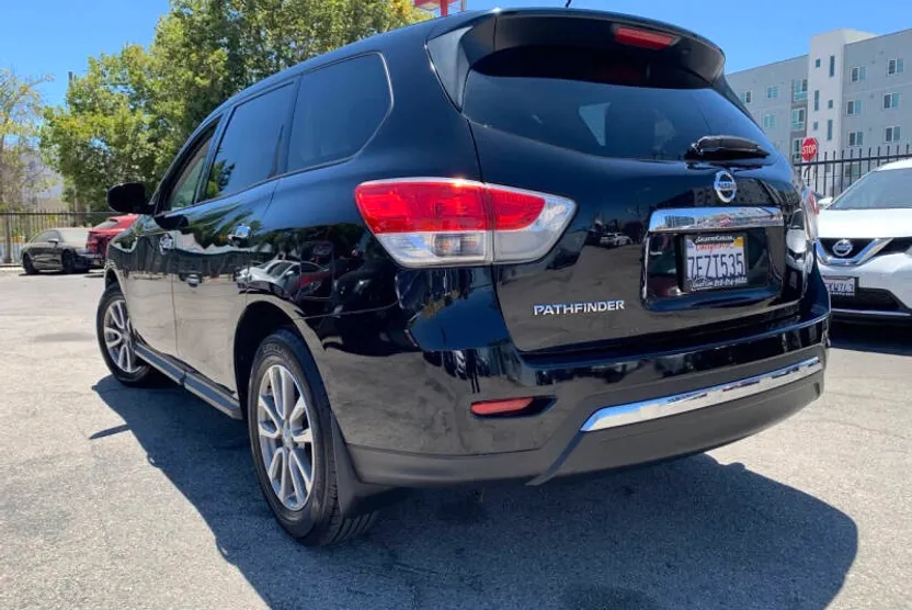 2014 Nissan Pathfinder S photo 1