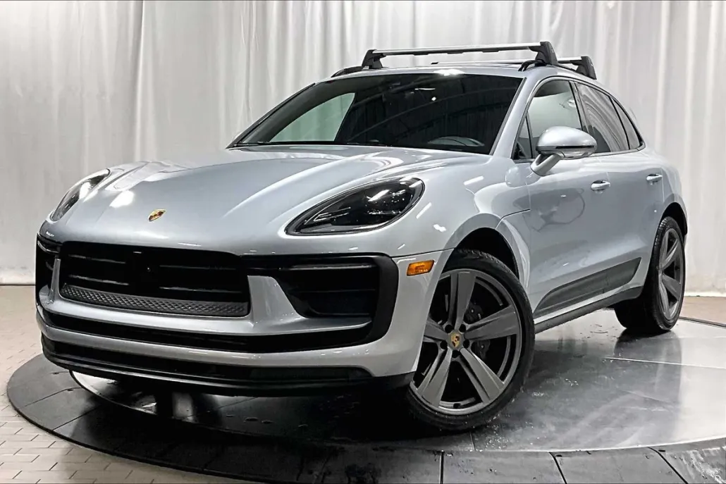 2024 Porsche Macan T photo 1