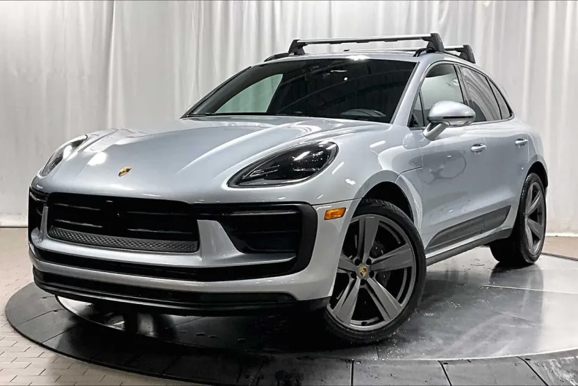 2024 Porsche Macan T photo 1