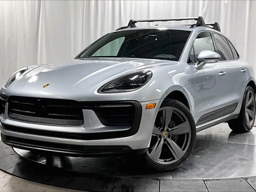 2024 Porsche Macan T photo 1