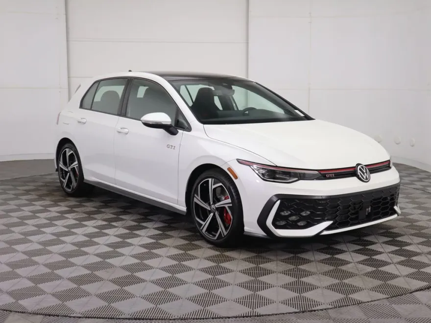 2025 Volkswagen Golf GTI SE photo 1