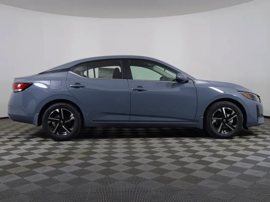 2025 Nissan Sentra SV photo 1