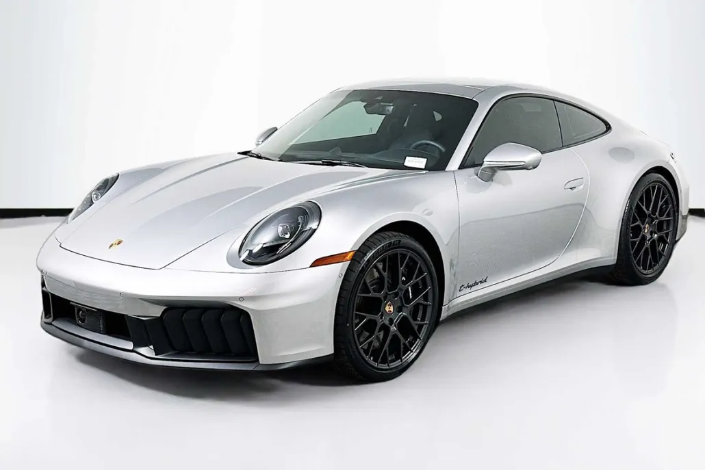 2026 Porsche 911 4 GTS photo 1