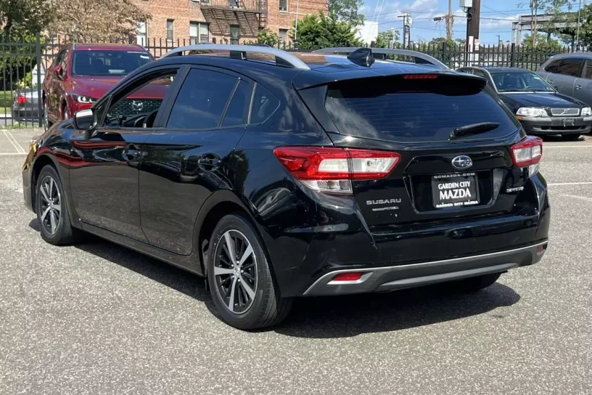 2019 Subaru Impreza 2.0i Premium photo 1