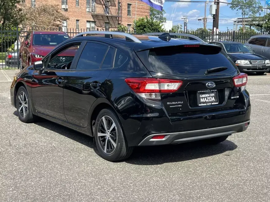 2019 Subaru Impreza 2.0i Premium photo 1