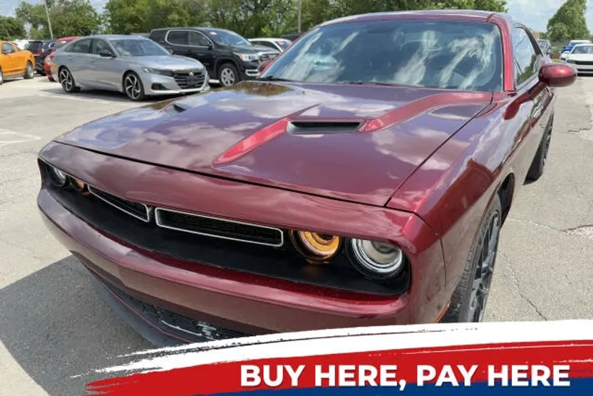 2018 Dodge Challenger SXT photo 1