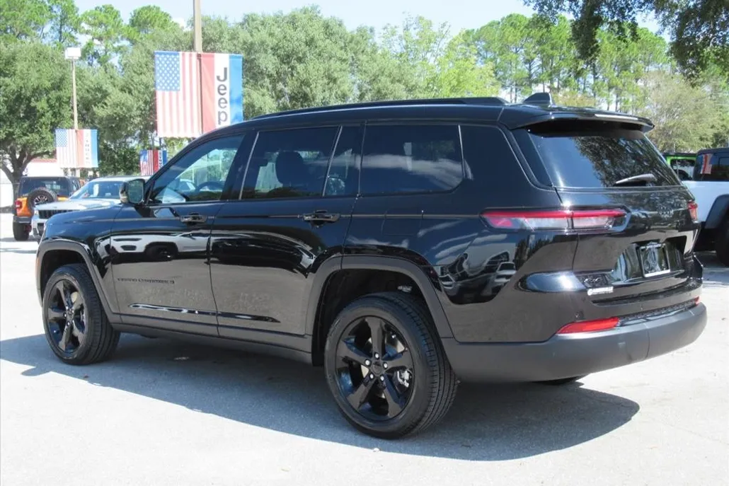 2025 Jeep Grand Cherokee Limited photo 1