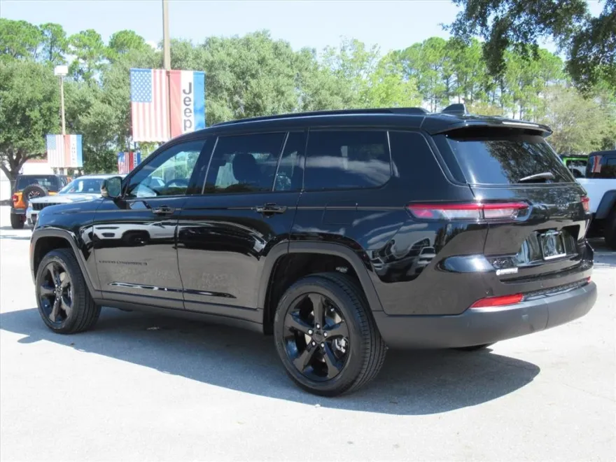 2025 Jeep Grand Cherokee Limited photo 1