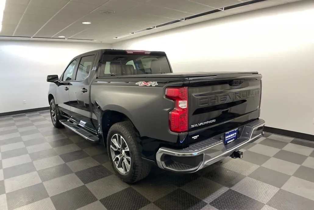 2023 Chevrolet Silverado 1500 LT photo 1