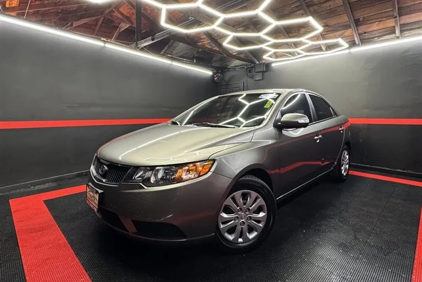 2010 Kia Forte EX photo 1