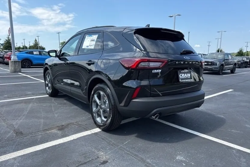 2025 Ford Escape ST-Line photo 1