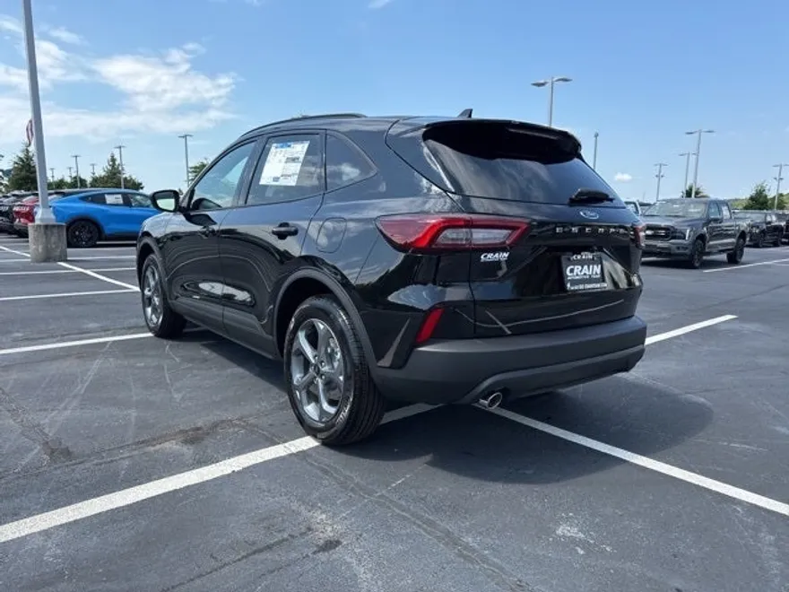 2025 Ford Escape ST-Line photo 1