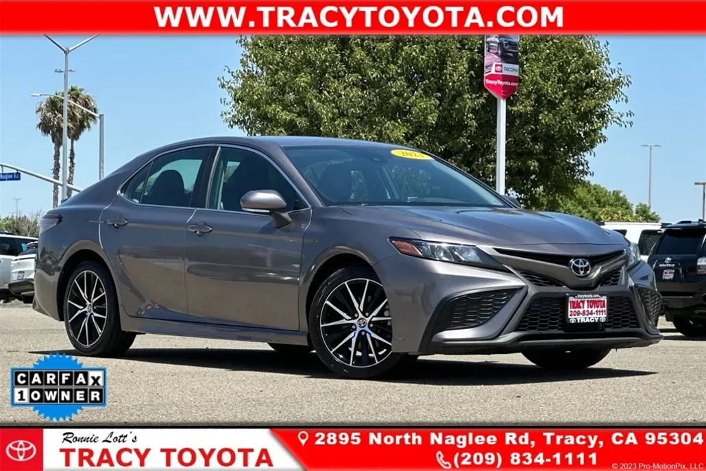 2023 Toyota Camry SE photo 1