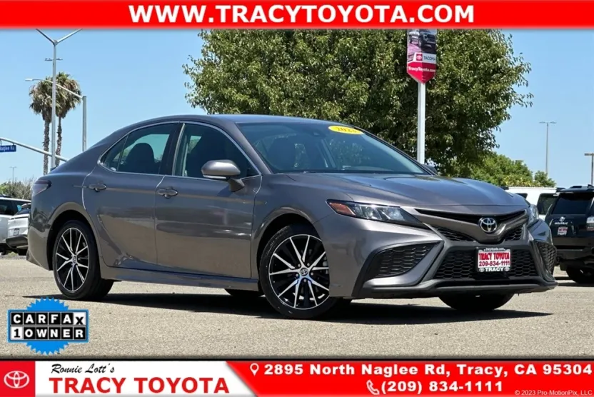 2023 Toyota Camry SE photo 1