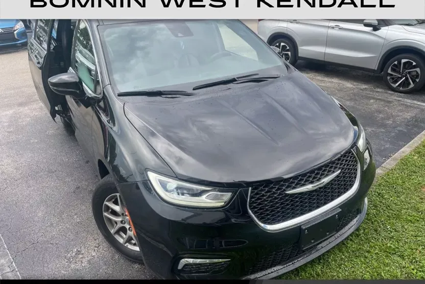 2025 Chrysler Pacifica photo 1
