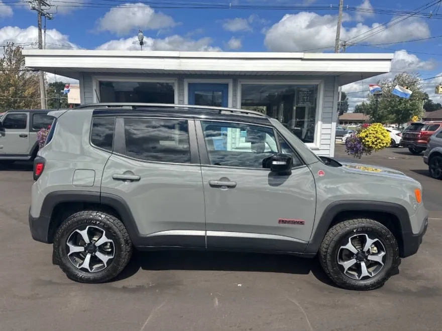 2022 Jeep Renegade Trailhawk photo 1