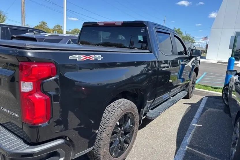 2021 Chevrolet Silverado Custom photo 1