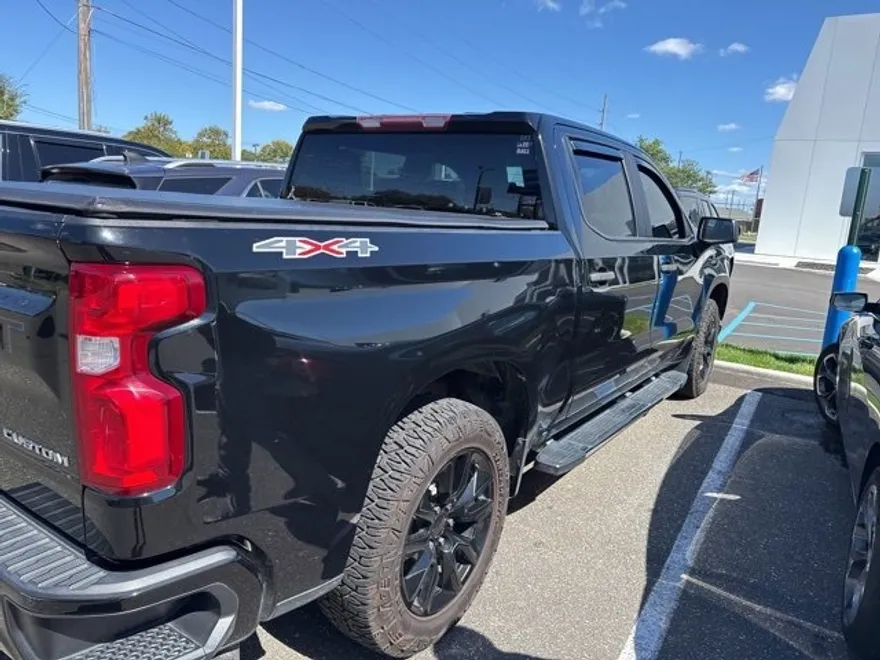 2021 Chevrolet Silverado Custom photo 1