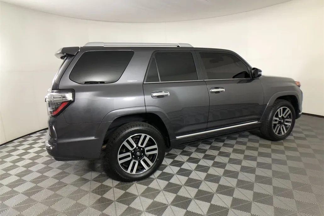 2022 Toyota 4Runner Limited photo 1