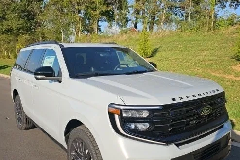 2025 Ford Expedition Platinum photo 2