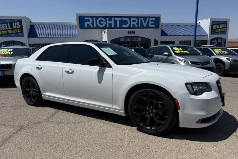 2020 Chrysler 300 Touring Limited photo 1