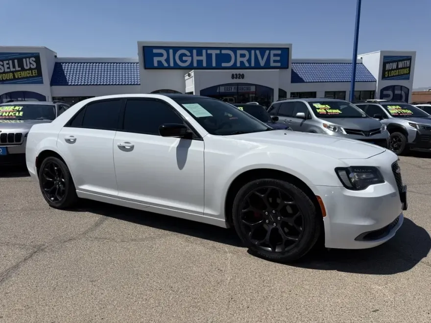 2020 Chrysler 300 Touring Limited photo 1