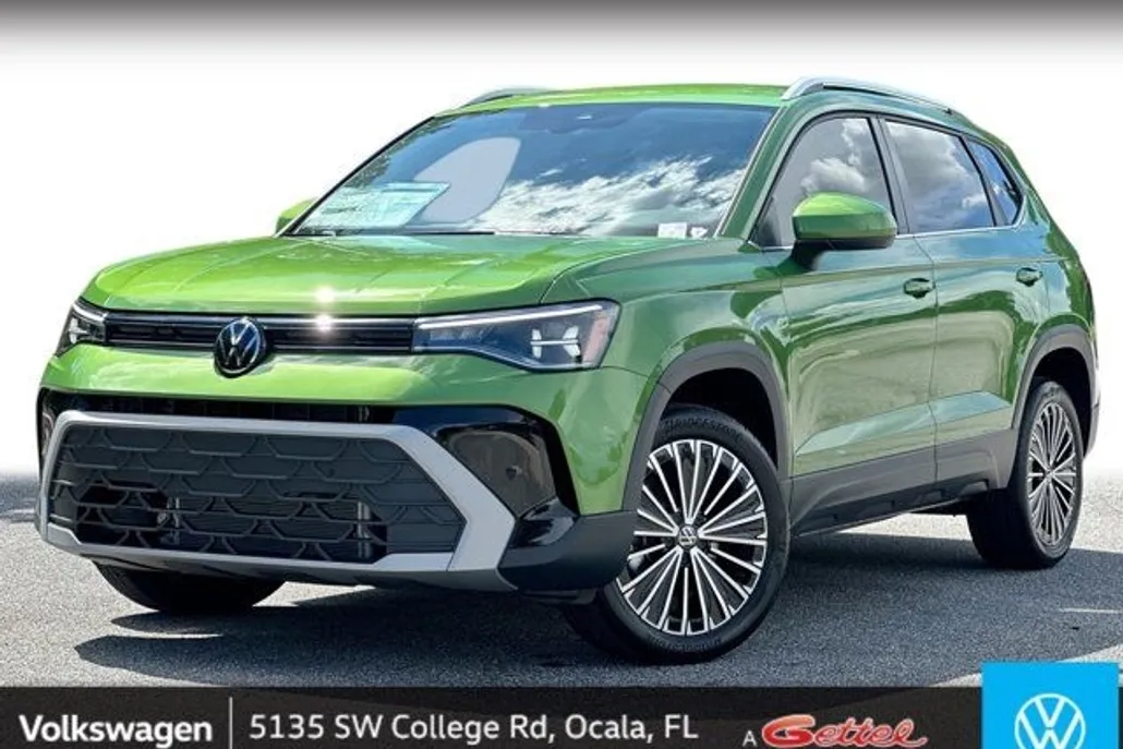 2025 Volkswagen Taos SE photo 1