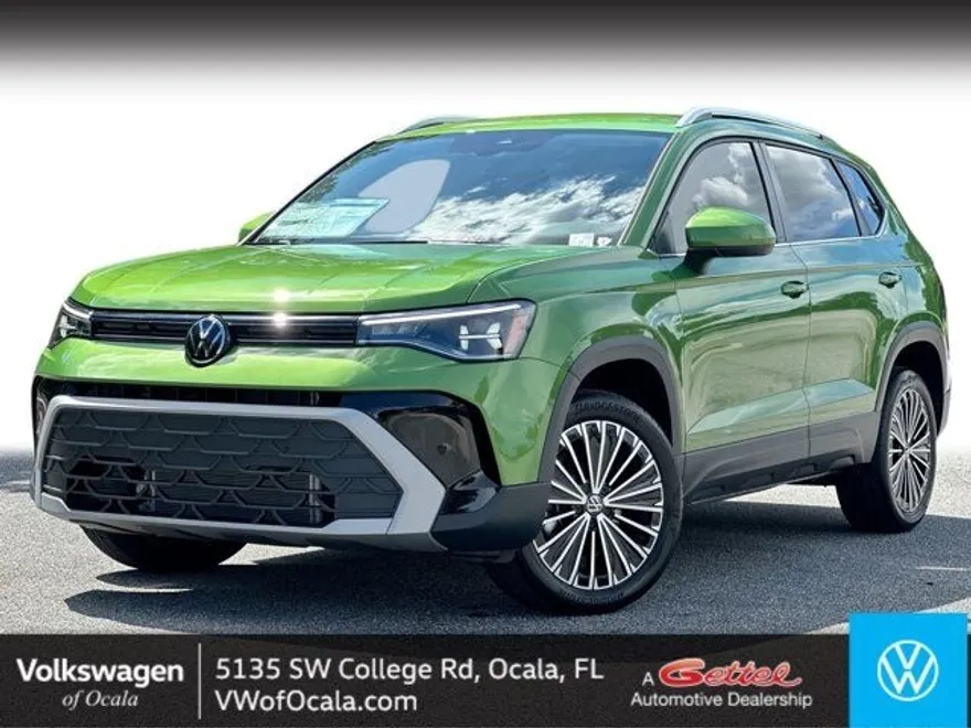 2025 Volkswagen Taos SE photo 1