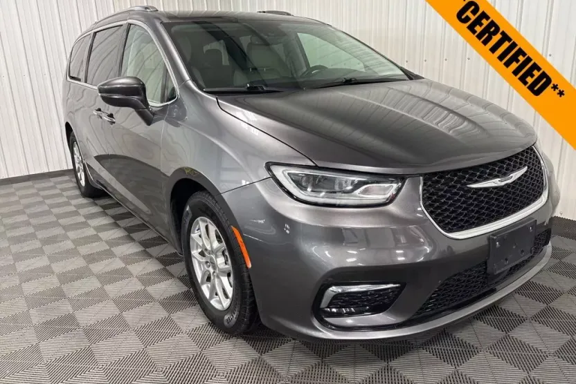 2021 Chrysler Pacifica Touring L photo 1