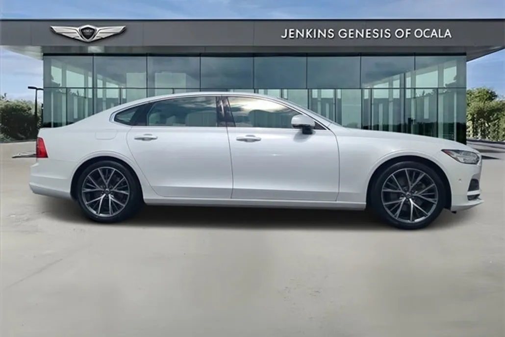2018 Volvo S90 T5 Momentum photo 1