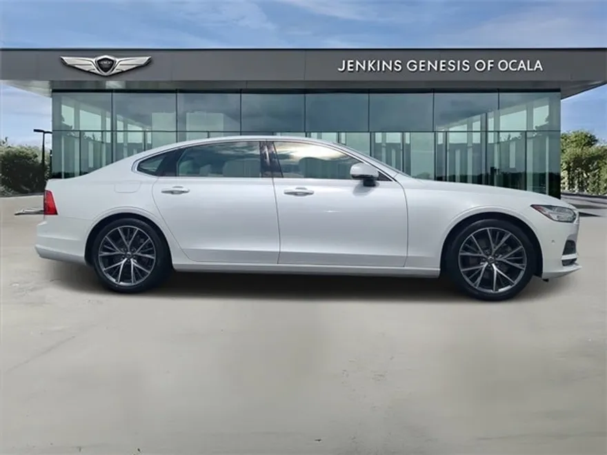 2018 Volvo S90 T5 Momentum photo 1