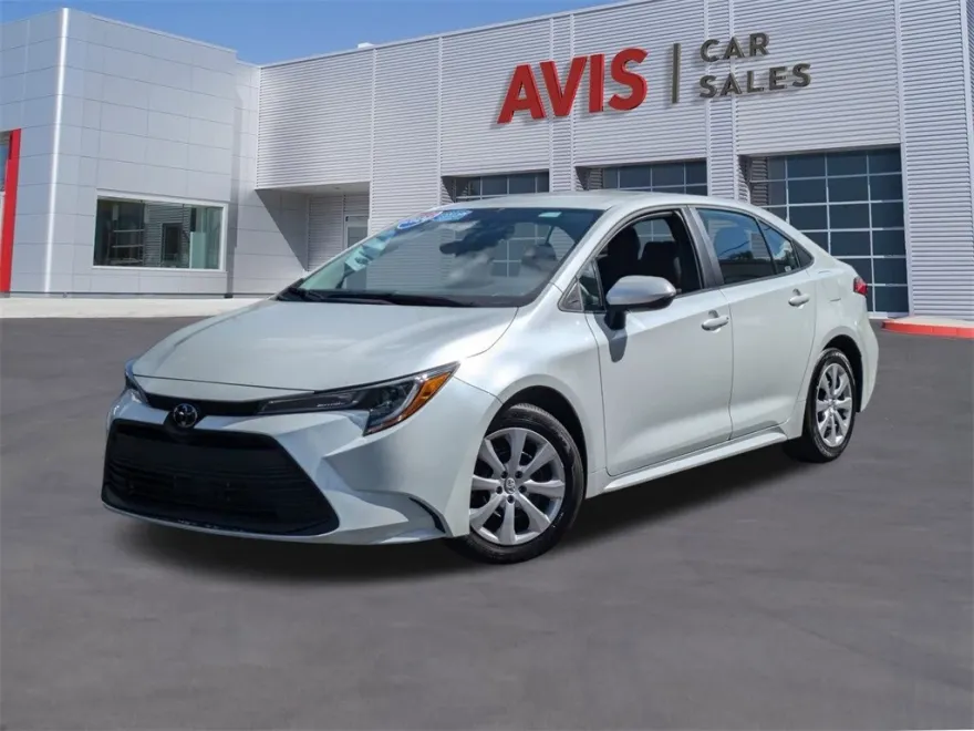 2024 Toyota Corolla LE photo 1
