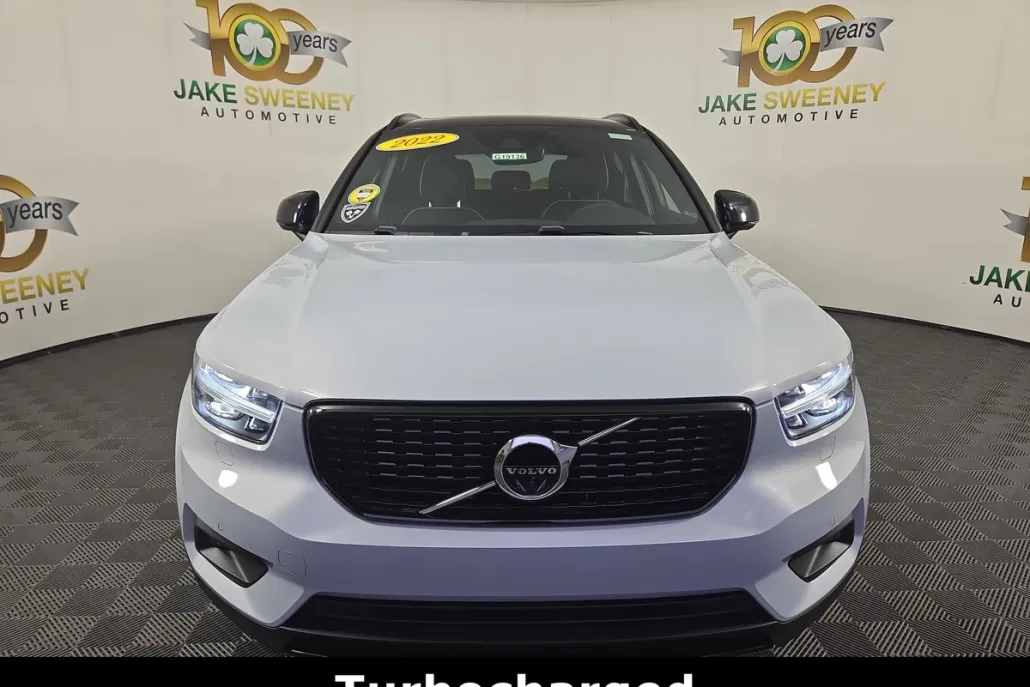 2022 Volvo XC40 T5 R-Design photo 1