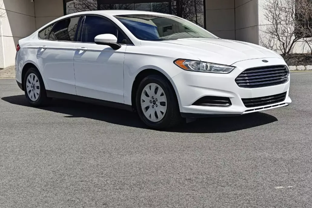 2014 Ford Fusion S photo 1