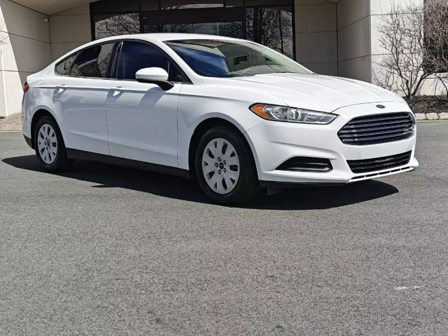 2014 Ford Fusion S photo 1