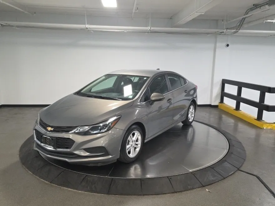 2018 Chevrolet Cruze LT photo 1
