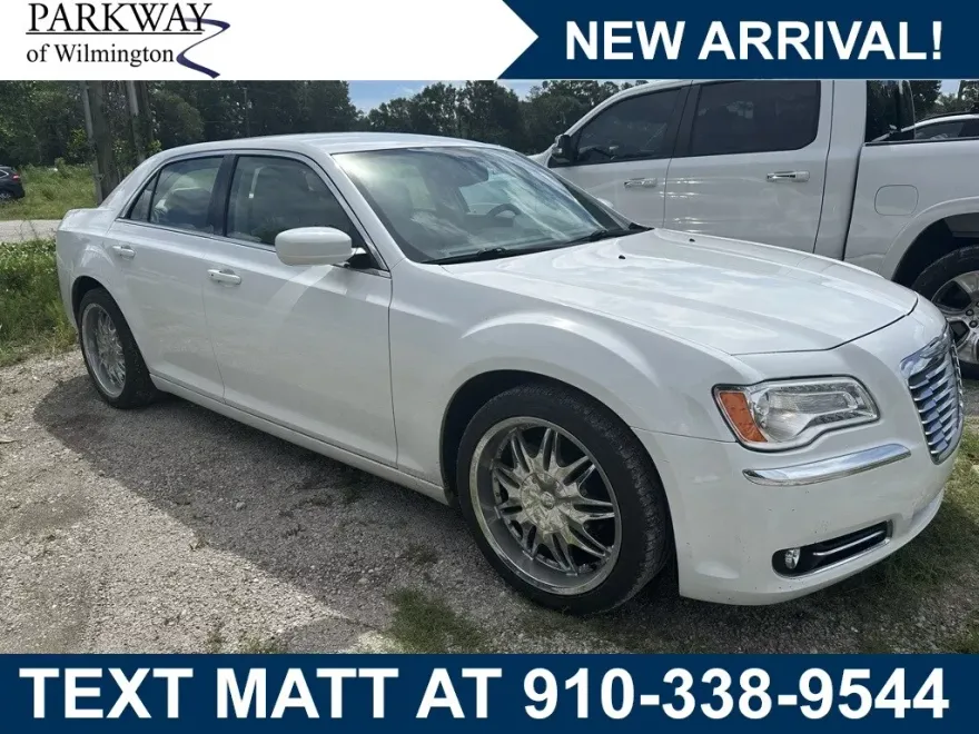 2014 Chrysler 300 photo 1