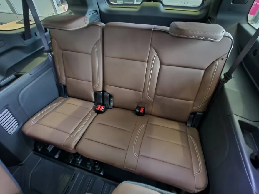 2026 Chevrolet Suburban High Country photo 1